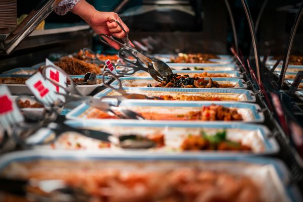 Top plateaux de buffet indispensables pour vos événements
